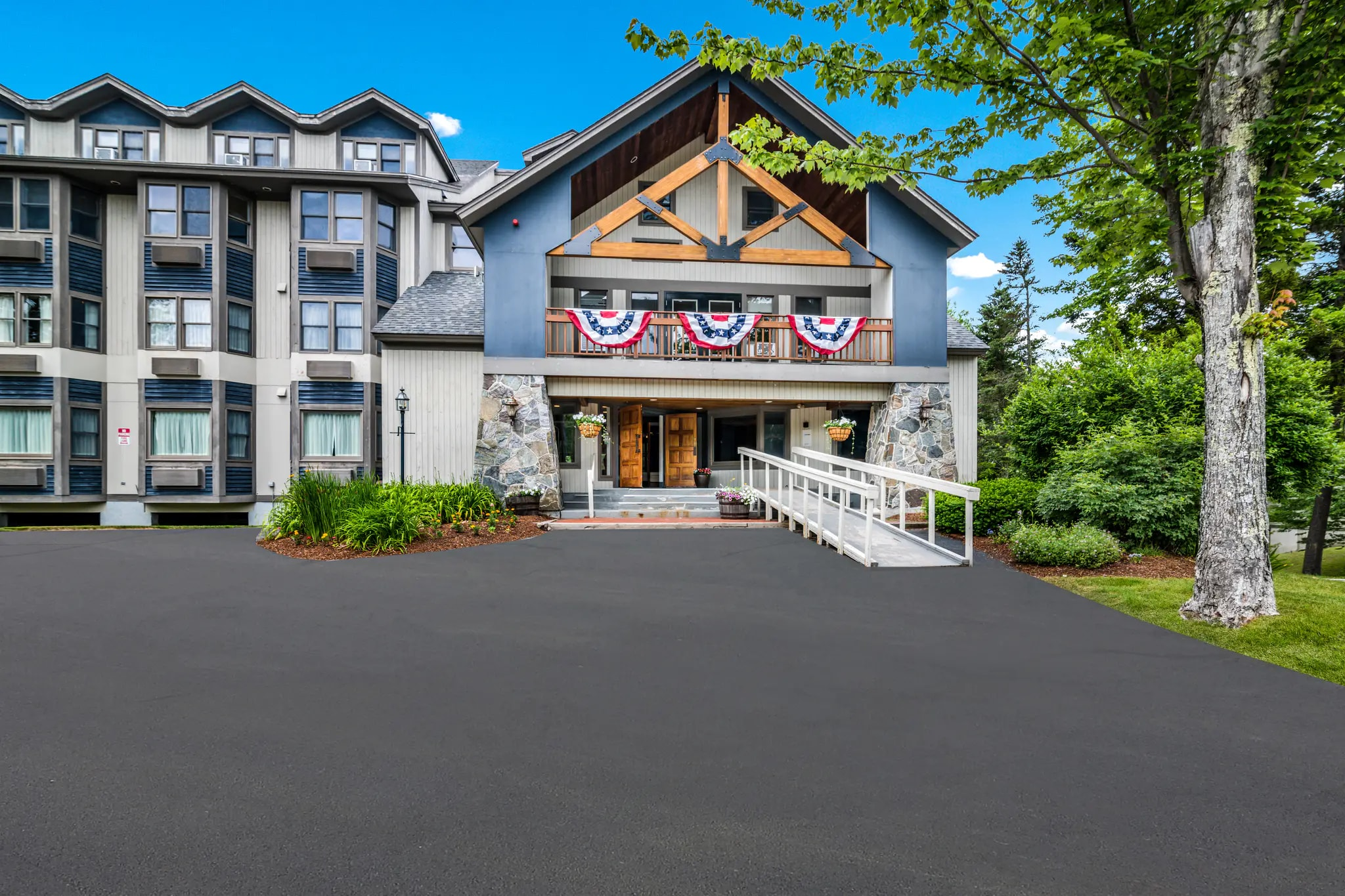The Valley Inn Exterior