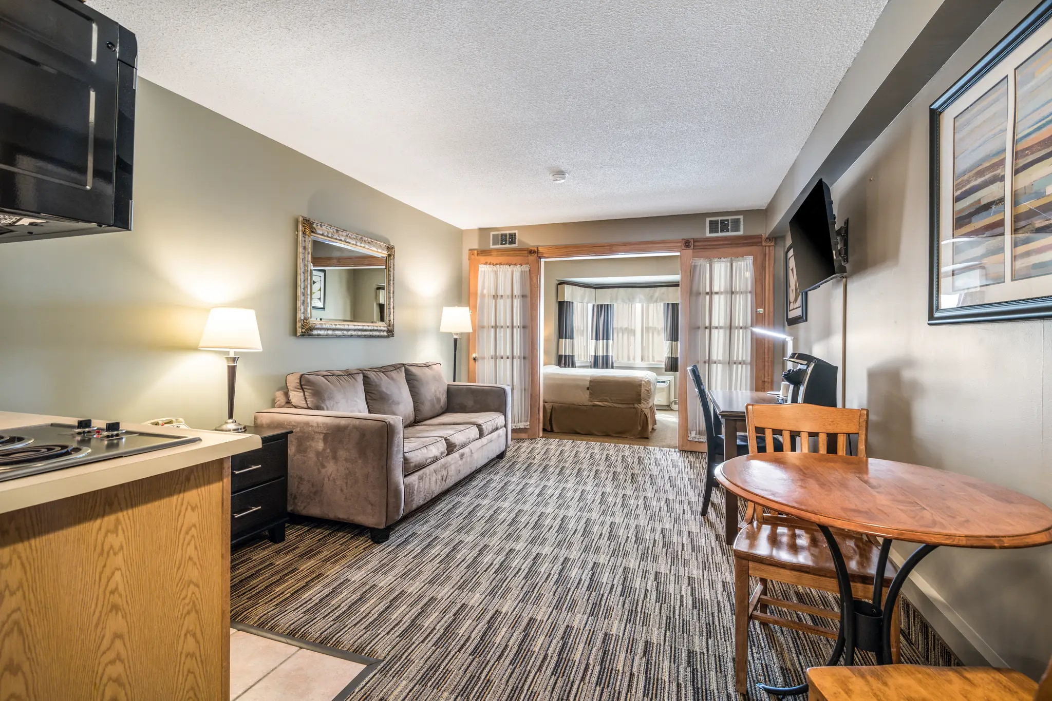1 Queen Bed, Suite, Nonsmoking