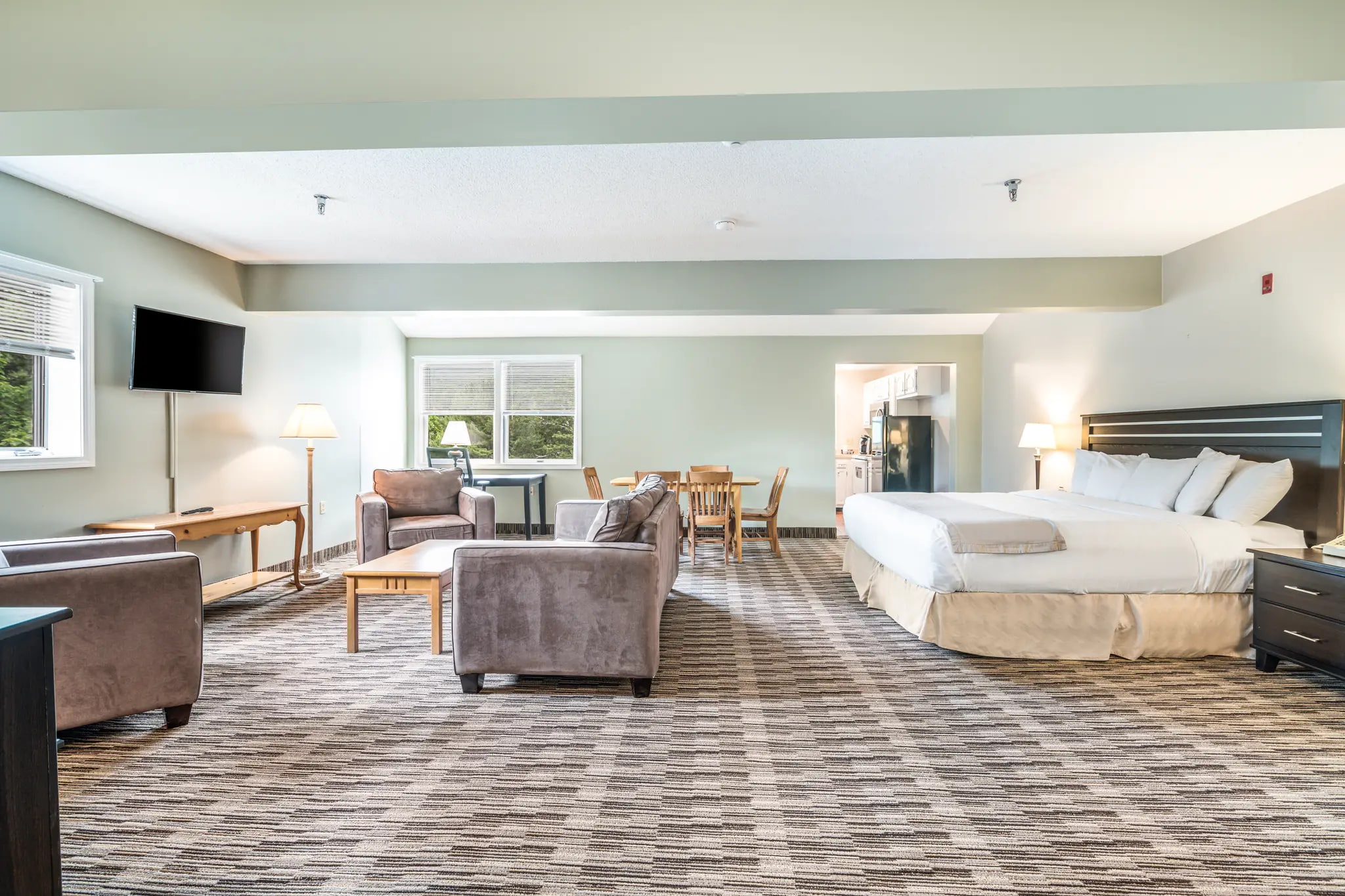 1 King Bed, Suite, Nonsmoking